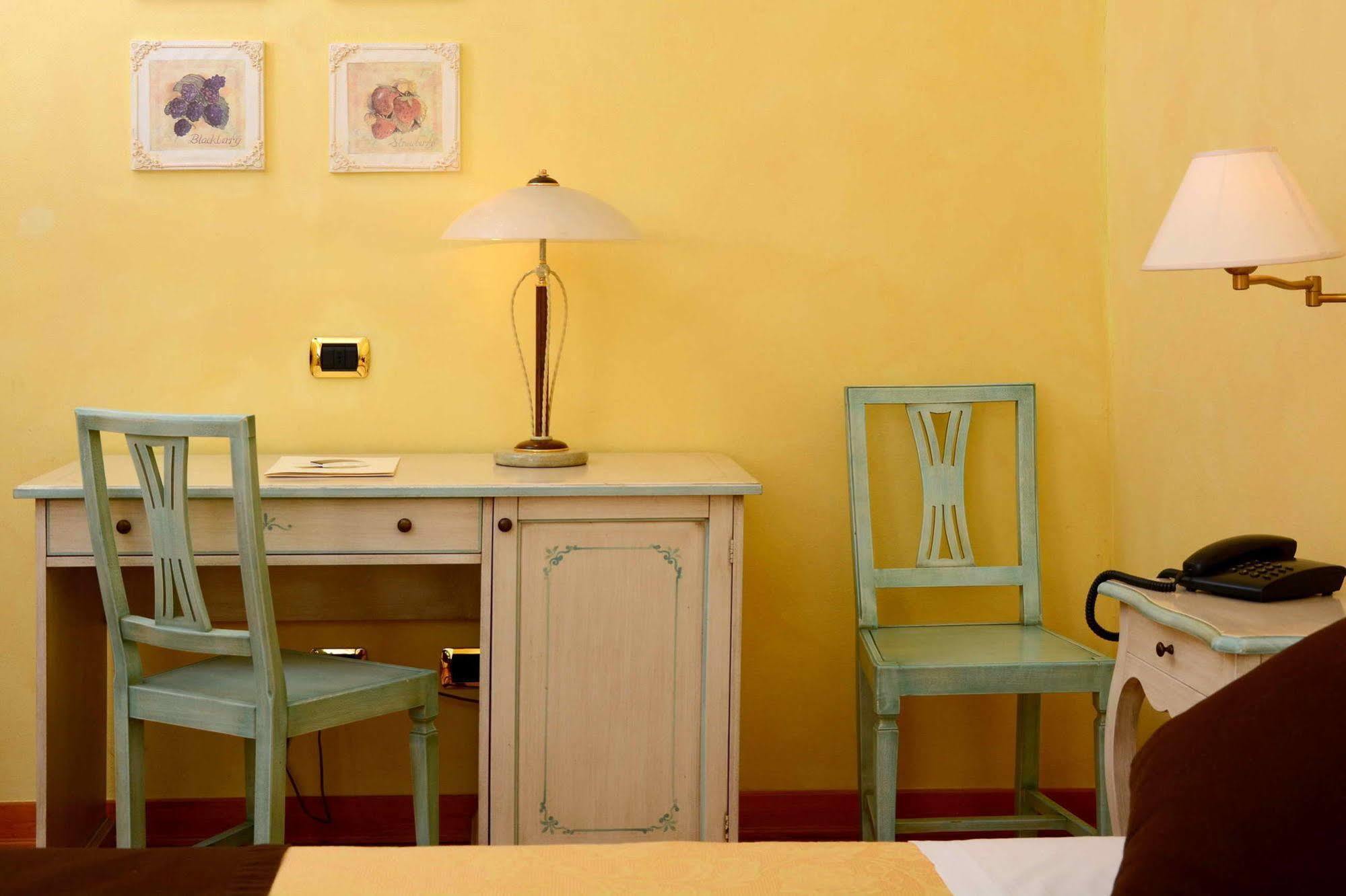 Albergo Dimora Storica Antica Hostelleria Crema Zewnętrze zdjęcie
