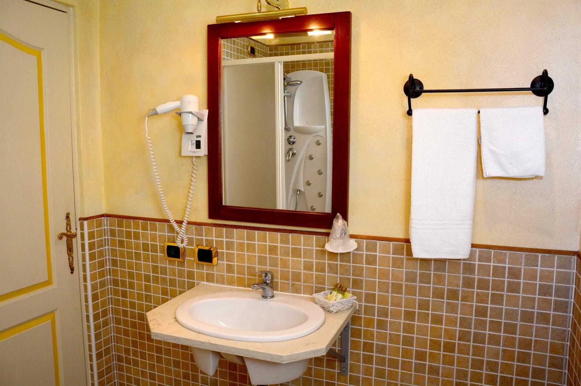 Albergo Dimora Storica Antica Hostelleria Crema Zewnętrze zdjęcie